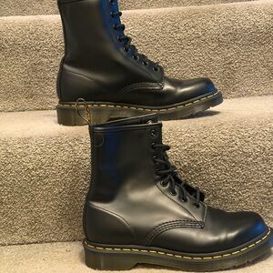 Dr. Martens AirWair Black Leather Boots Womens Size 8 NEW